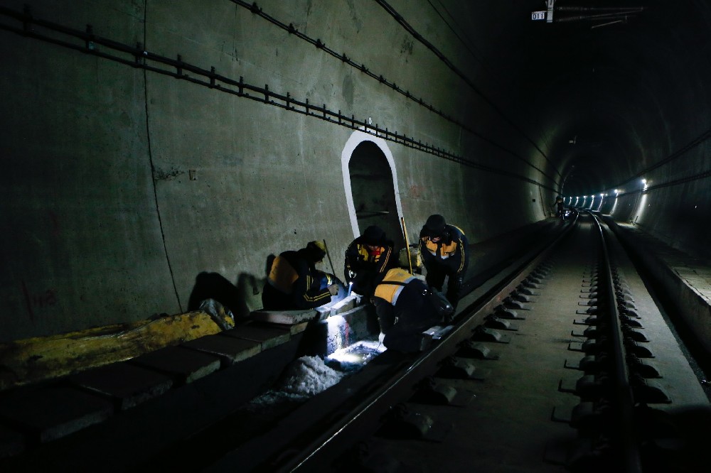 五华铁路运营隧道病害现状